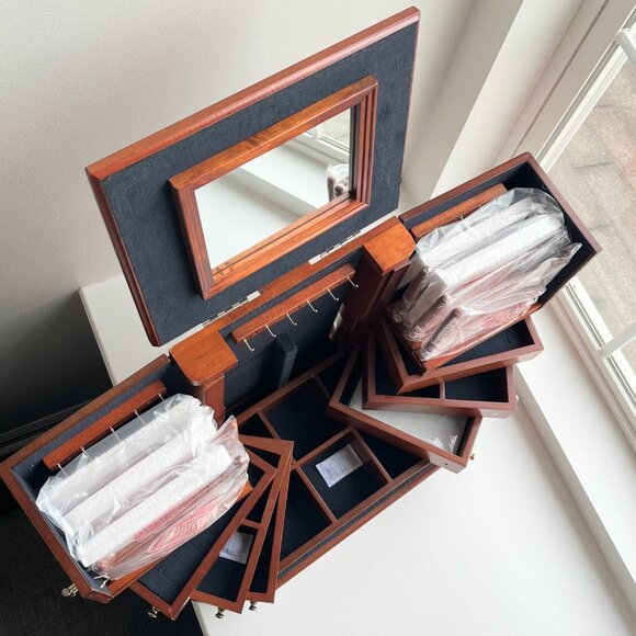 NWOB Lori Greiner 'For Your Ease Only' large, felt-lined wooden jewelry Box - Picture 11 of 16